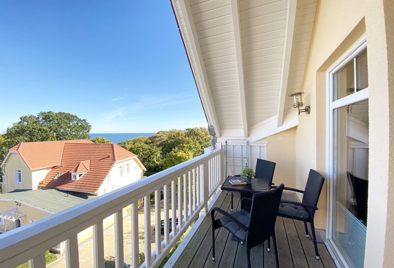 bestuhlter Balkon