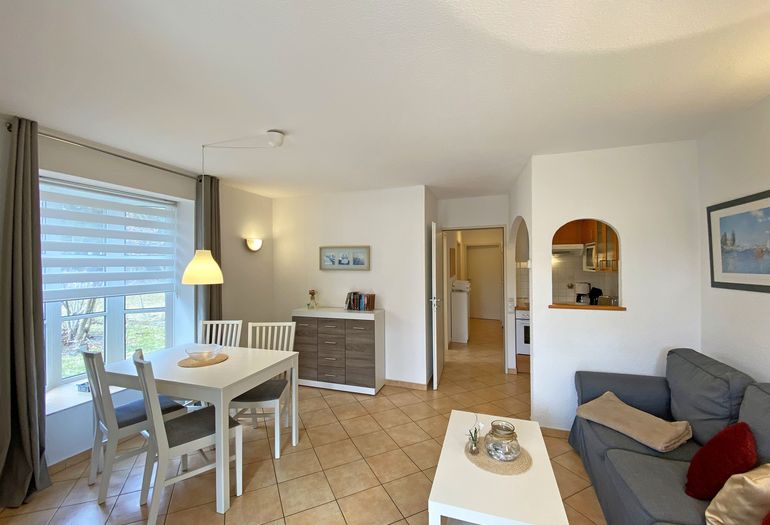 Wohnzimmer mit Esstisch