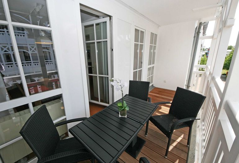 bestuhlter Balkon