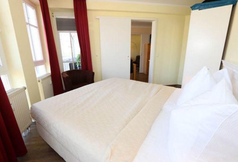 Schlafzimmer mit Kleiderschrank Schlafzimmer mit Kleiderschrank
