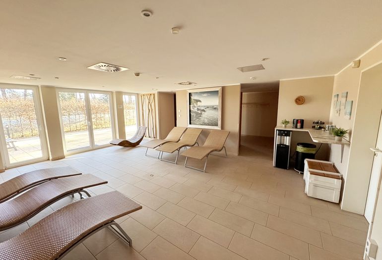 Wellnessbereich mit Liegen Wellnessbereich mit Liegen