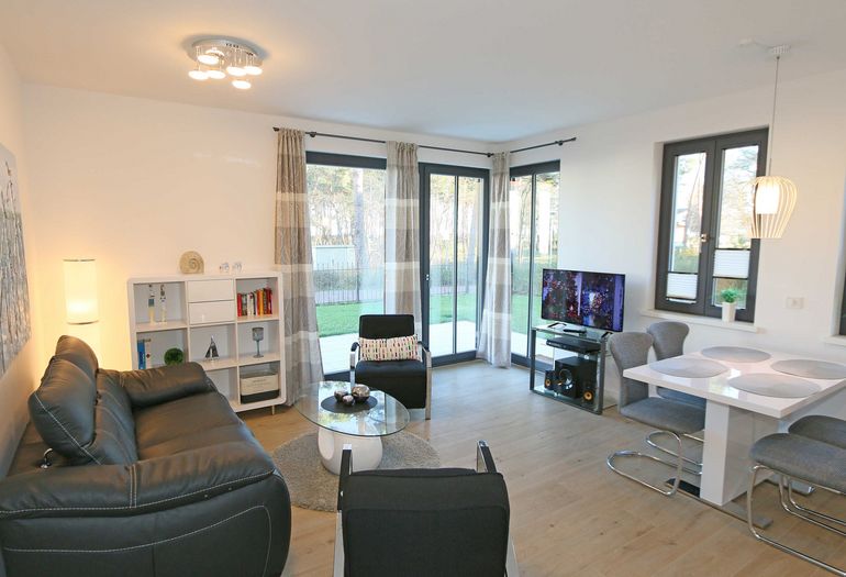 Wohnzimmer mit gemütlicher Couch