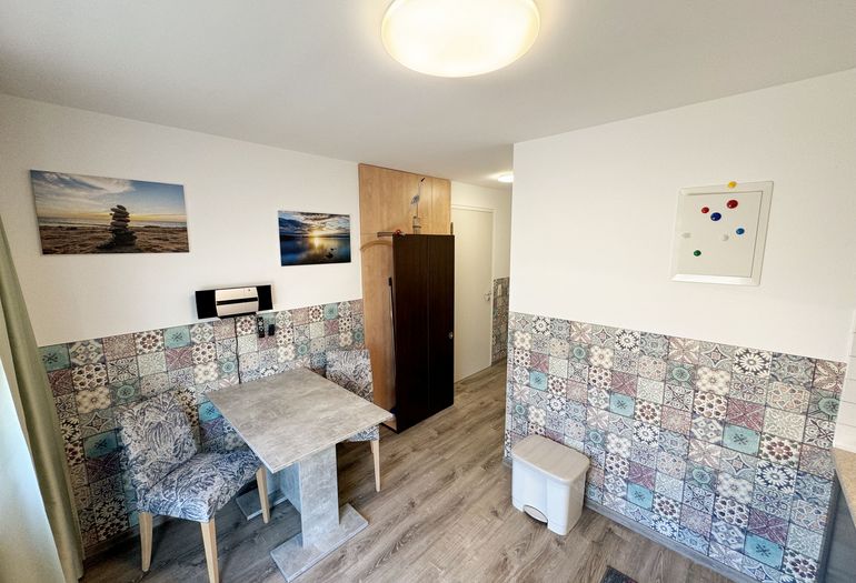 Essbereich mit angrenzender Garderobe Essbereich mit angrenzender Garderobe
