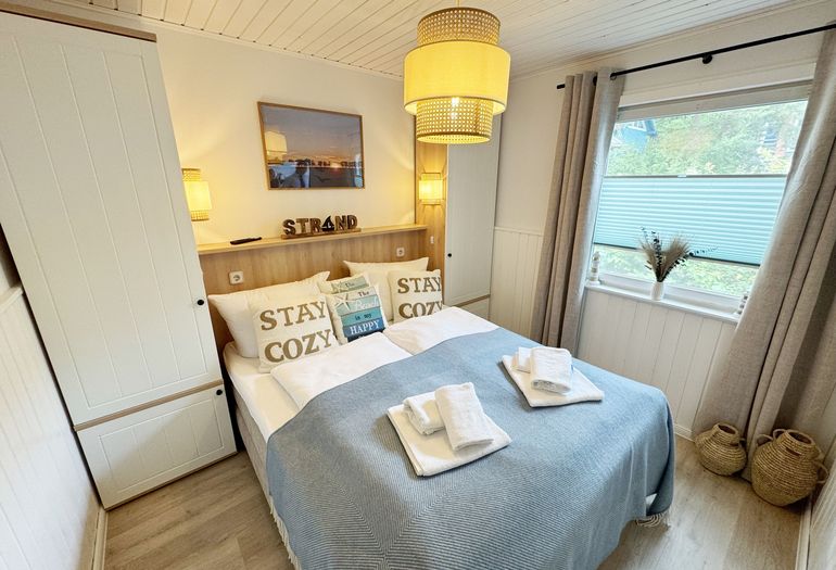 1.Schlafzimmer mit Doppelbett