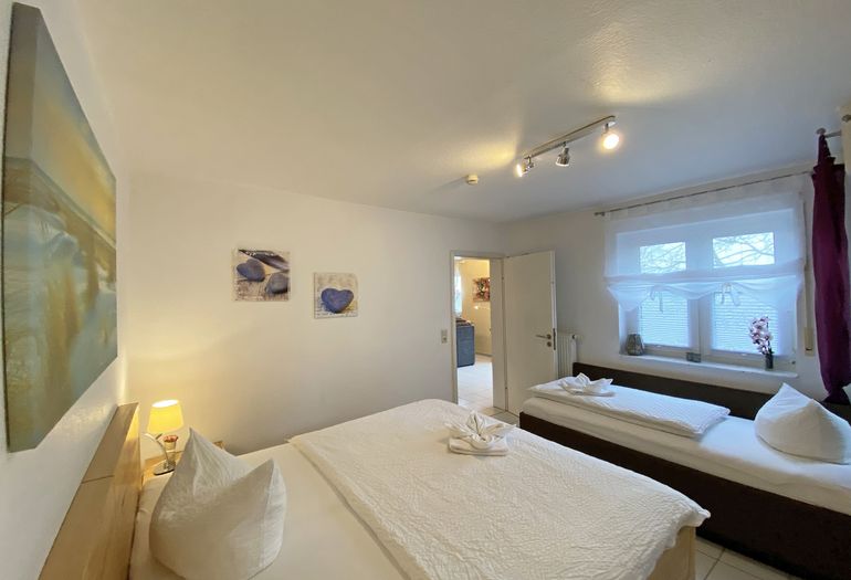 Schlafzimmer mit einem Einzelbett