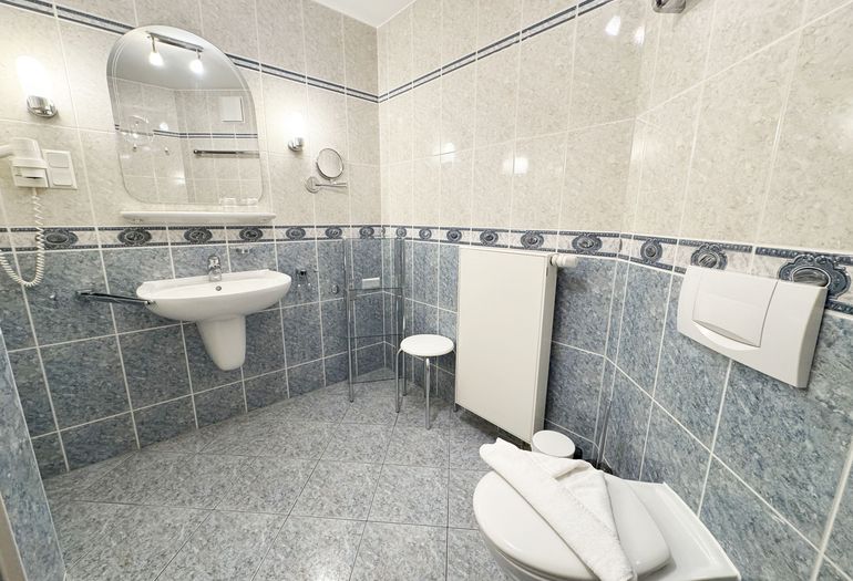 innenliegendes Badezimmer mit WC innenliegendes Badezimmer mit WC