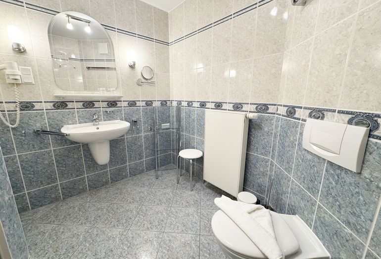 innenliegendes Badezimmer mit WC innenliegendes Badezimmer mit WC