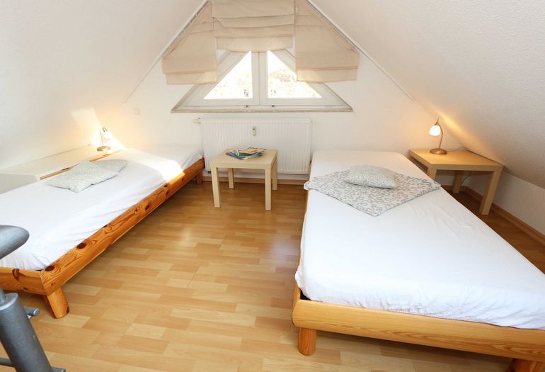 2. Schlafzimmer mit zwei Einzelbetten