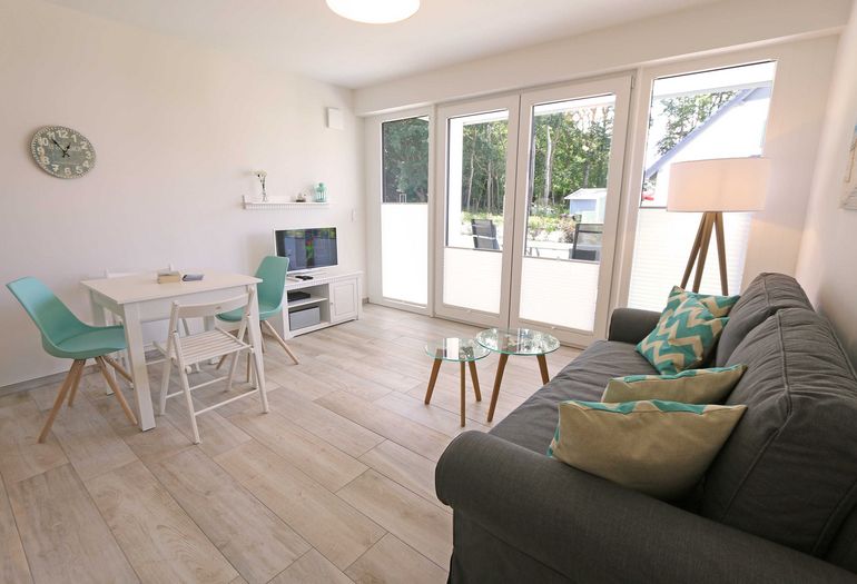 Wohnzimmer mit Blick zum Esstisch Wohnzimmer mit Blick zum Esstisch