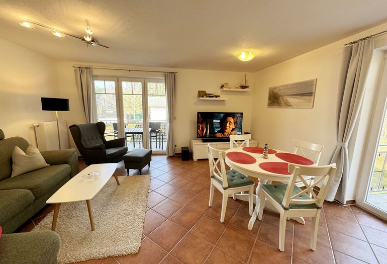 kombinierter Wohn-, Ess- und Kochbereich