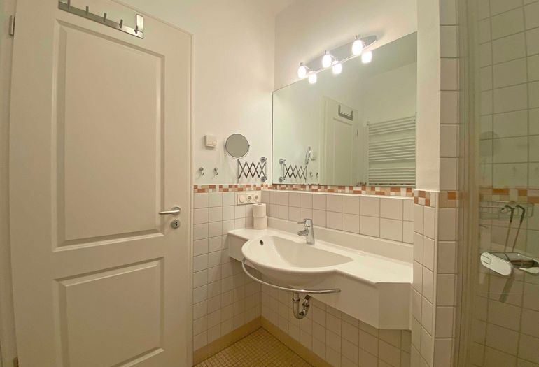 Badezimmer mit Waschbecken