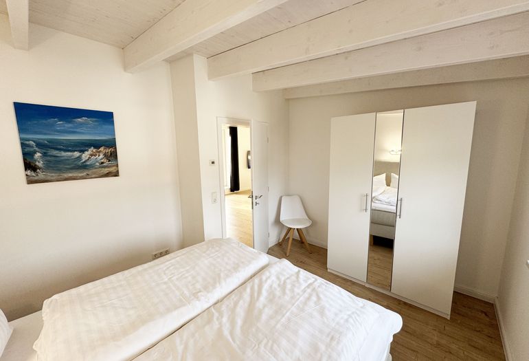 1. Schlafzimmer mit Kleiderschrank 1. Schlafzimmer mit Kleiderschrank