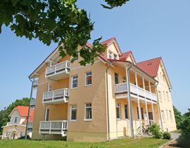 Villa Bergfrieden - Whg. 06 mit Balkon & Meerblick