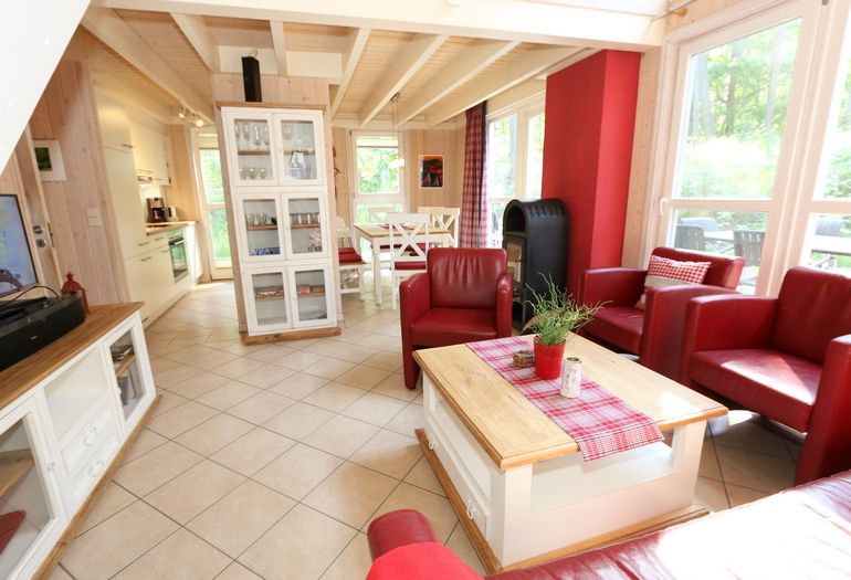 Wohnbereich mit Blick zur Küche