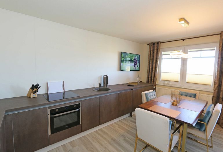 moderne Küchenzeile mit Backofen moderne Küchenzeile mit Backofen