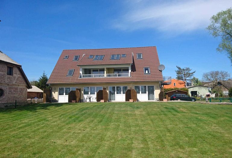 Haus Inselperle Whg. 02 mit Terrasse und Boddenblick Haus Inselperle Whg. 02 mit Terrasse und Boddenblick
