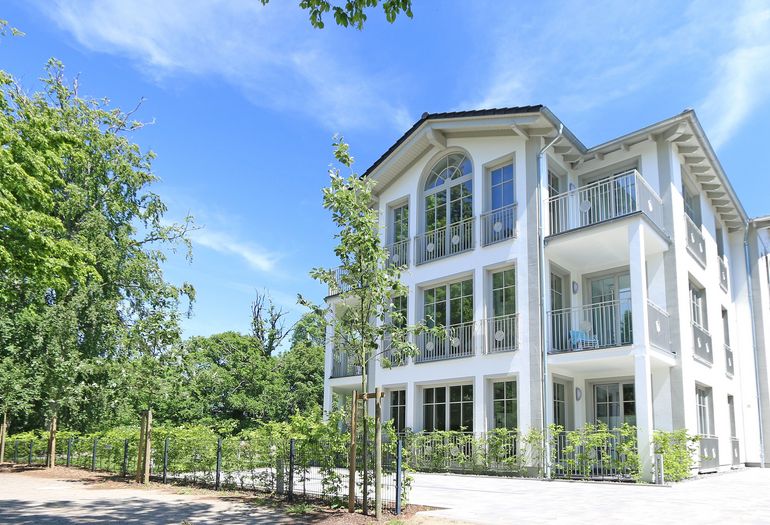 seitlicher Blick auf die Villa Pauline seitlicher Blick auf die Villa Pauline