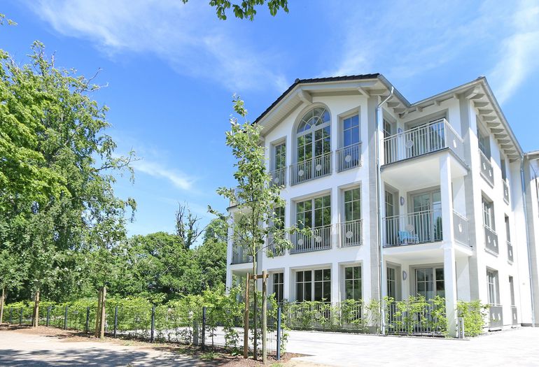 seitlicher Blick auf die Villa Pauline seitlicher Blick auf die Villa Pauline