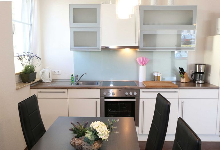 Ferienwohnung "Leon" Nr. 5 mit Terrasse Ferienwohnung "Leon" Nr. 5 mit Terrasse