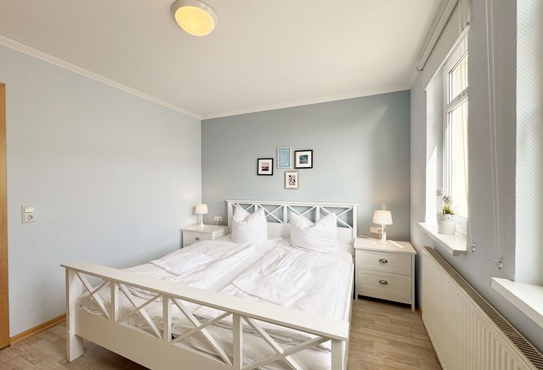1. Schlafzimmer mit Doppelbett 1. Schlafzimmer mit Doppelbett