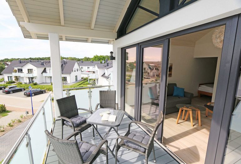 bestuhlter Balkon in ruhiger Lage bestuhlter Balkon in ruhiger Lage