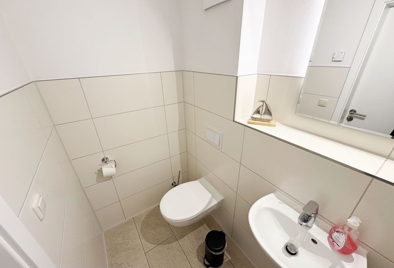 Gäste-WC mit Waschbecken Gäste-WC mit Waschbecken