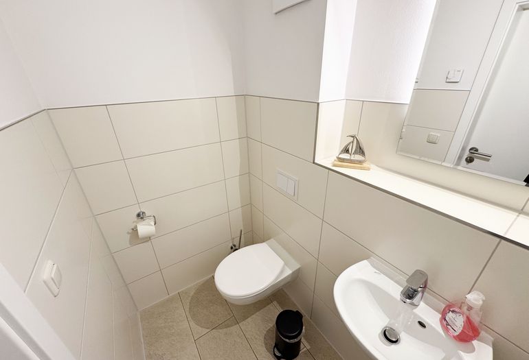 Gäste-WC mit Waschbecken Gäste-WC mit Waschbecken