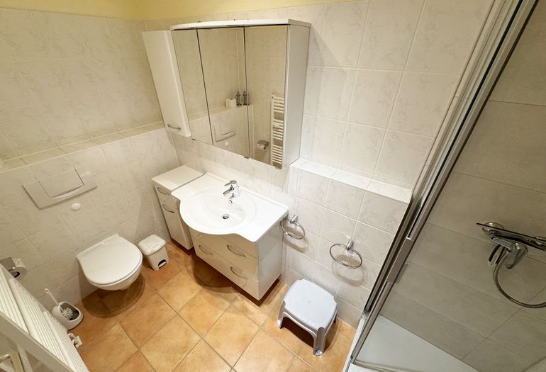 Badezimmer mit Dusche