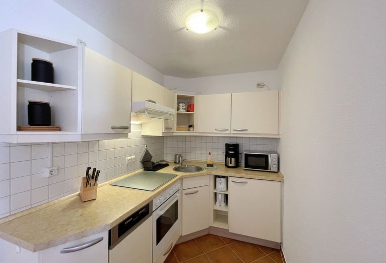 Küchenzeile mit Backofen