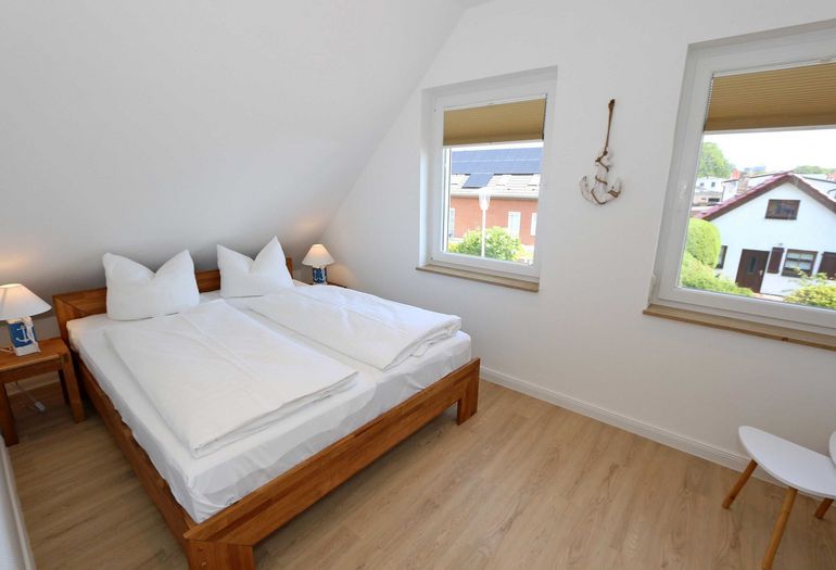 1. Schlafzimmer mit Doppelbett 1. Schlafzimmer mit Doppelbett
