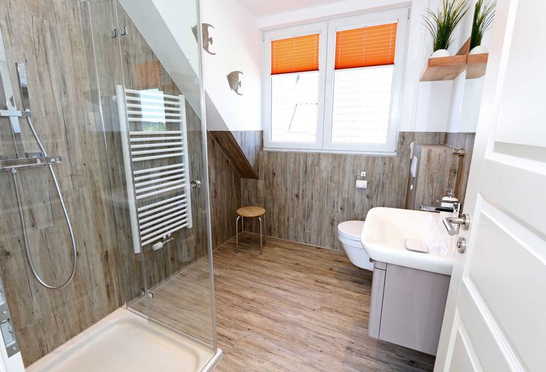 2. Badezimmer mit Waschbecken 2. Badezimmer mit Waschbecken