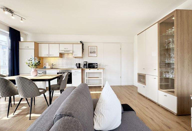 Blick von der Couch auf den Ess- und Kochbereich Blick von der Couch auf den Ess- und Kochbereich