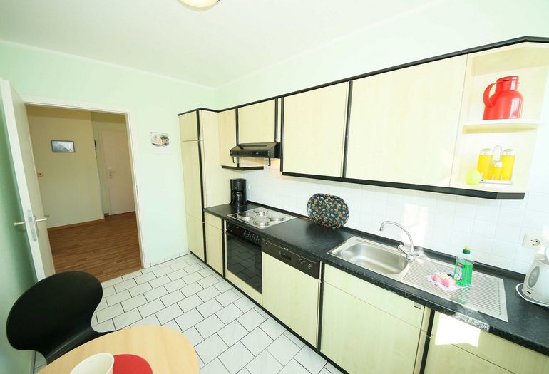 separate Küche mit kleinem Esstisch separate Küche mit kleinem Esstisch