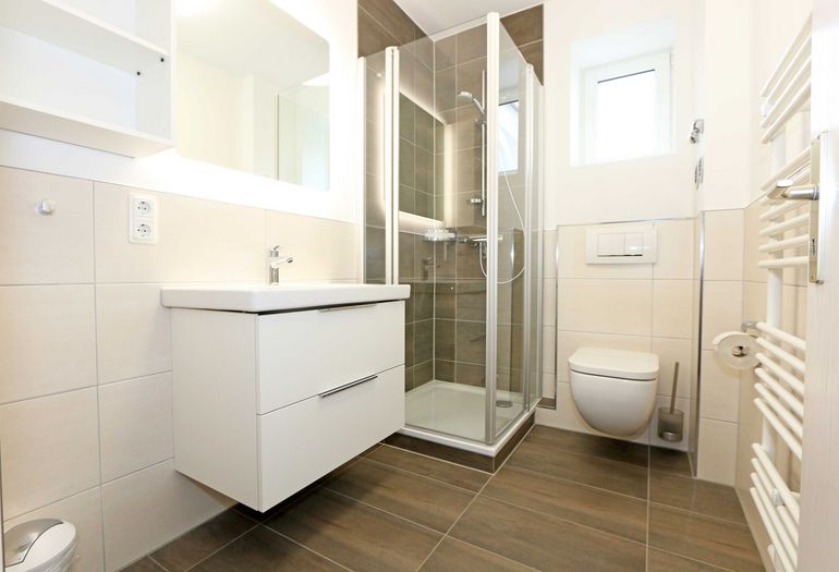 Badezimmer mit Dusche