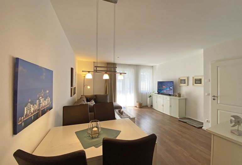 Küche mit Blick ins Wonzimmer