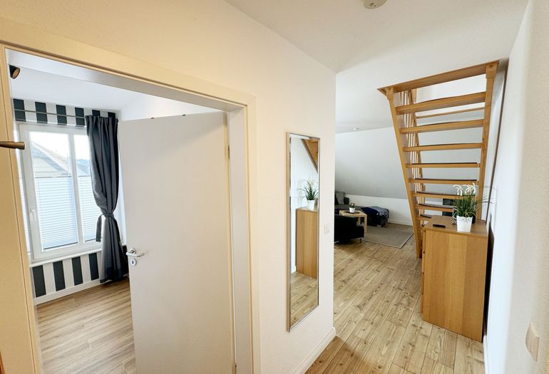 Flurbereich mit Zugang zum unteren Schlafzimmer Flurbereich mit Zugang zum unteren Schlafzimmer