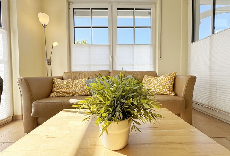 gemütliches Wohnzimmer mit Couch gemütliches Wohnzimmer mit Couch