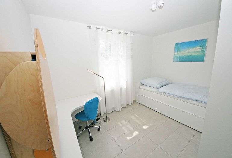 2. Schlafzimmer mit Schreibtisch 2. Schlafzimmer mit Schreibtisch