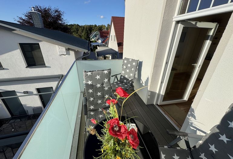 bestuhlter Balkon