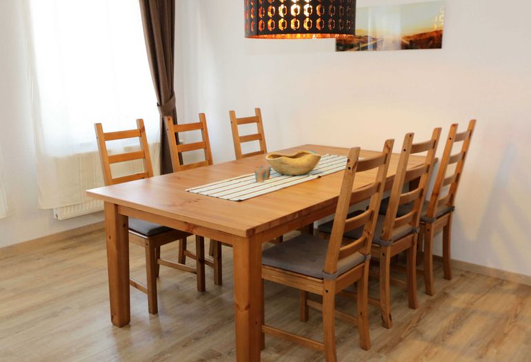 Esstisch für gemeinsame Mahlzeiten