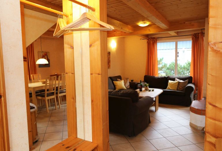 Eingangsbereich mit Garderobe Eingangsbereich mit Garderobe