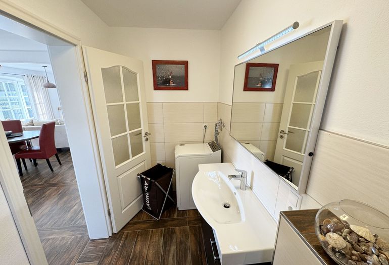 Großer Spiegel im Gäste WC Großer Spiegel im Gäste WC