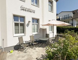Haus Seestern Whg. 2 Rosengarten mit Terrasse und Sauna