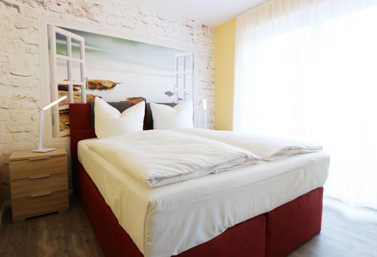 1. Schlafzimmer und 2. Schlafzimmer mit Boxspringbett
