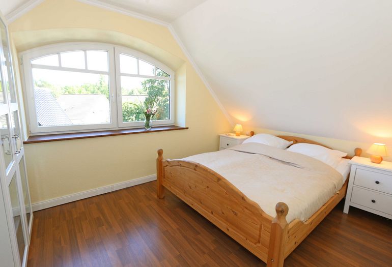 2. Schlafzimmer mit Doppelbett