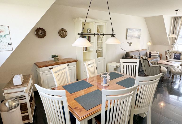 Essplatz mit Blick zum Wohnbereich