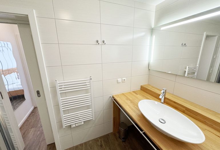 Badezimmer mit Waschbecken