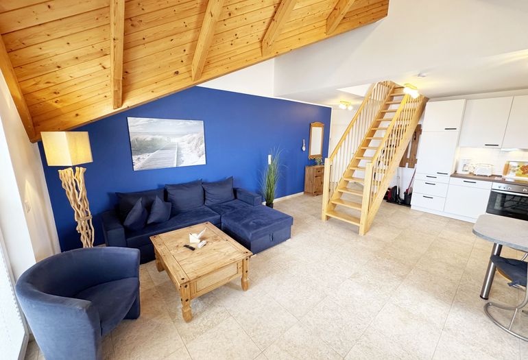 gemütliche Couch mit Sessel