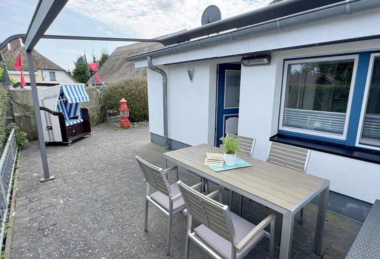 bestuhlte Terrasse (Nord) mit Markise