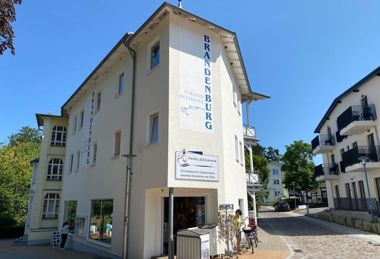 Blick von der Straße zur Strandresidenz Brandenburg